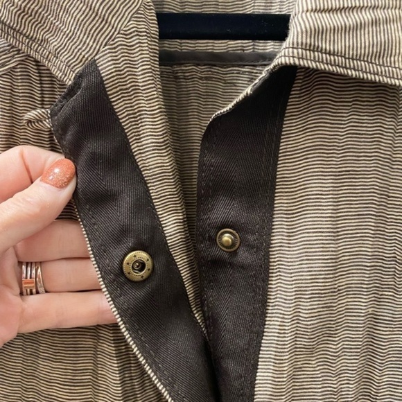 Chico’s Taupe Winched Waist Lightweight Jacket. - Picture 12 of 13